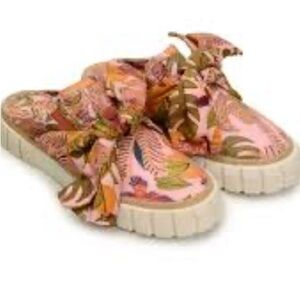 Farm Rio Sz 9.5 Floral Pink Slip-On Sandals or mules